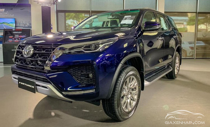 fortuner-1-1 Người mệnh Hỏa không nên mua xe ô tô có màu xanh nước biển, đen