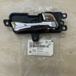 TAY MỞ CỬA TRONG KIA SPORTAGE 2011 8 TAY MỞ CỬA TRONG KIA SPORTAGE 2011