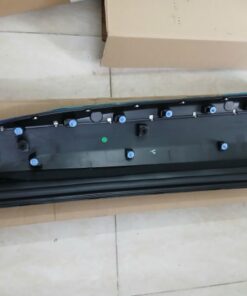 Alternative view of NẸP CÁNH CỬA TRƯỚC XE PEUGEOT 5008 2020 | YL003620XT