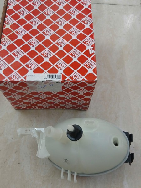 BÌNH NƯỚC PHỤ XE MERCEDES C200 2013 | A2105000549 13 bình nước phụ xe mercedes c200 2013 | a2105000549