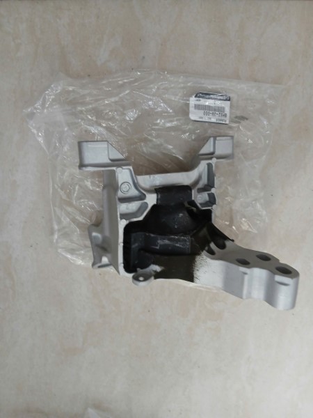 CHÂN MÁY DẦU MAZDA 3 2015-2020 | BHS2-39-060 13 chân máy dầu mazda 3 2015-2020 | bhs239060