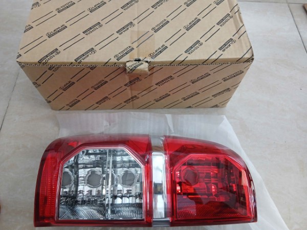 ĐÈN HẬU XE TOYOTA HILUX 2010 | 81561-0K150 13 đèn hậu xe toyota hilux 2010 | 815610k150